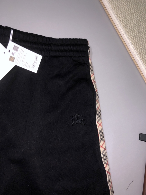 ブランドハーフパンツ側面デザイン